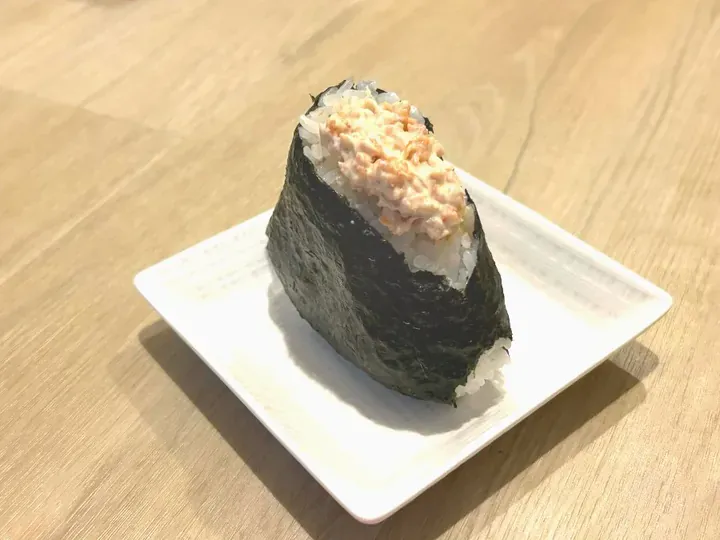 鮭マヨ(フレーク)のおむすび